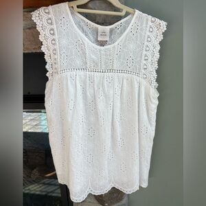 Knox Rose true White crochet/Lace/eyelet Blouse- lined
